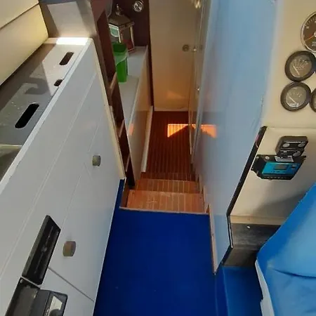 Cullati Dal Mare Deluxe-b&b On Board Botel *