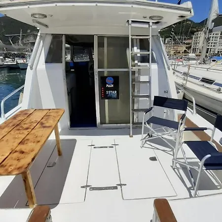Cullati Dal Mare Deluxe-b&b On Board Botel