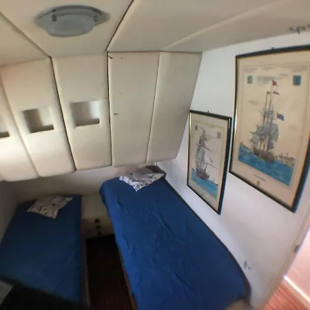 Cullati Dal Mare Deluxe-b&b On Board Botel *